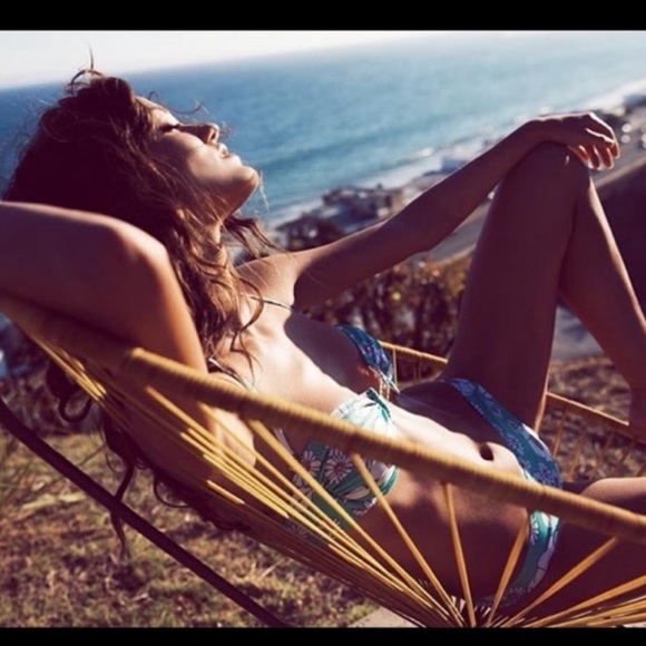 Wildfox Sixties Floral Underwire Bikini Top - Picture 11 of 11